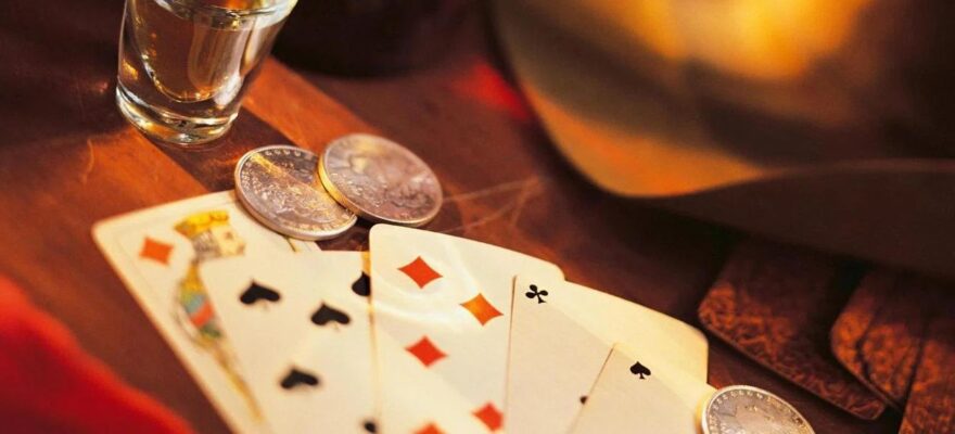 파이고우 포커(Pai Gow Poker): 하우스 웨이 규칙과 족보 완벽 가이드